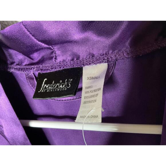 < Frederick’s Of Hollywood Purple With Black Lace Kimono > - Picture 2 of 3